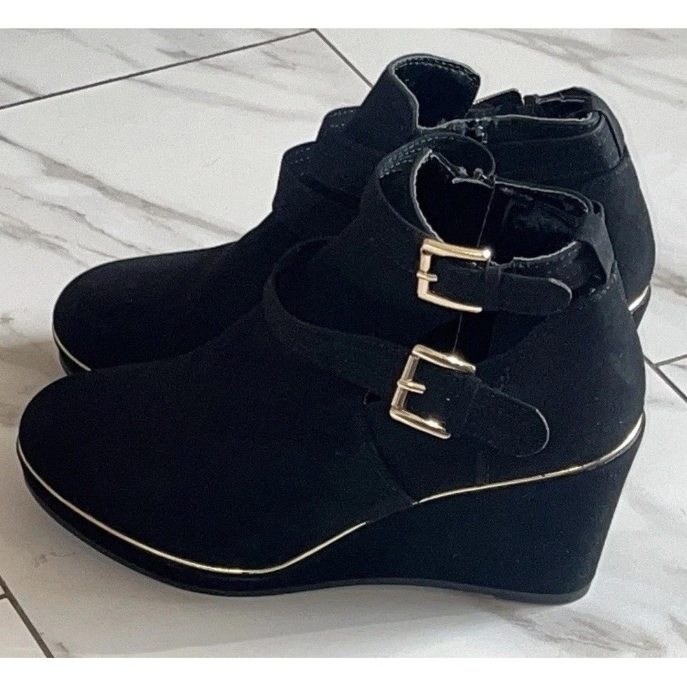 Women's Black Wedge Ankle Zip Boots 7.5M Gold Double Buckle Andiamo Acquirer
